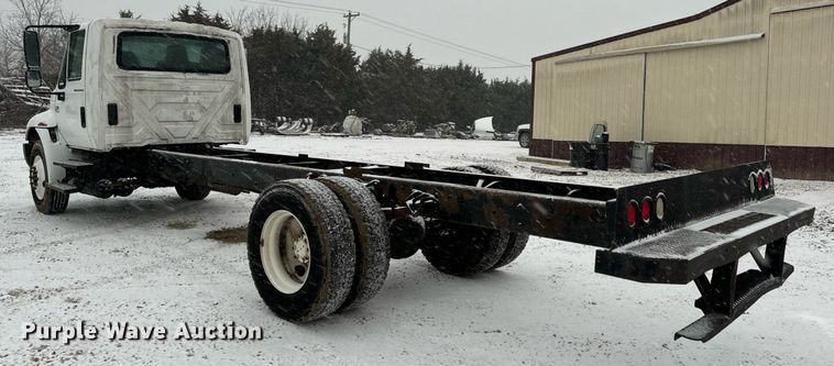 image for item EN5110 2005 International 4300 truck cab and chassis
