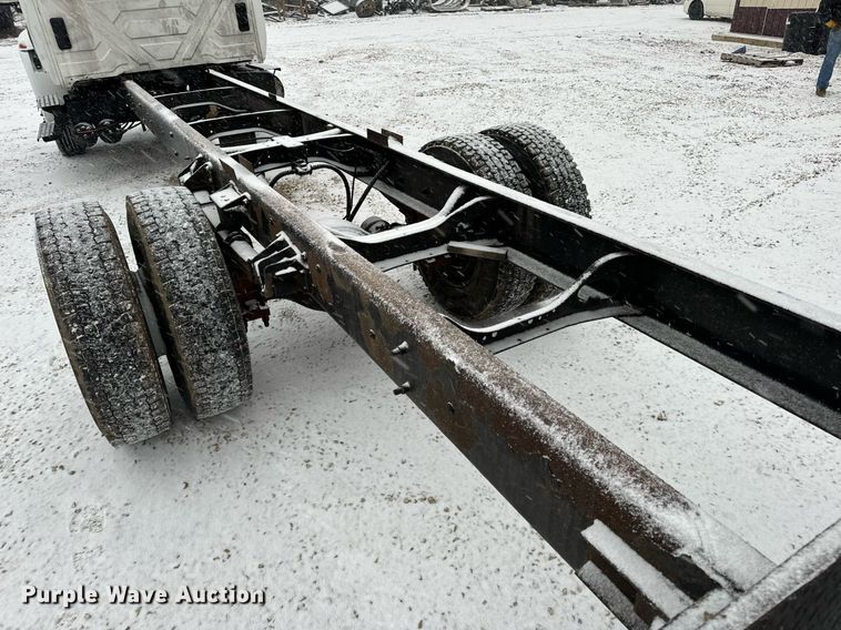 image for item EN5110 2005 International 4300 truck cab and chassis