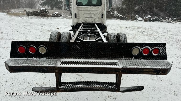 image for item EN5110 2005 International 4300 truck cab and chassis