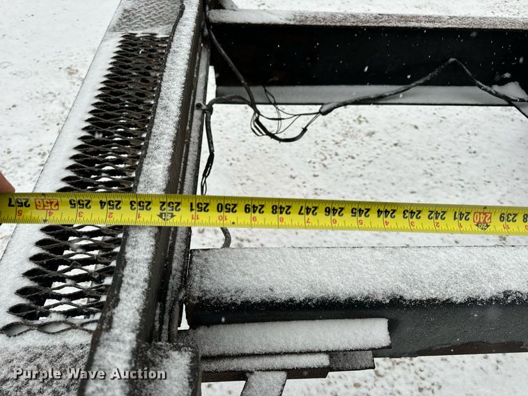 image for item EN5110 2005 International 4300 truck cab and chassis