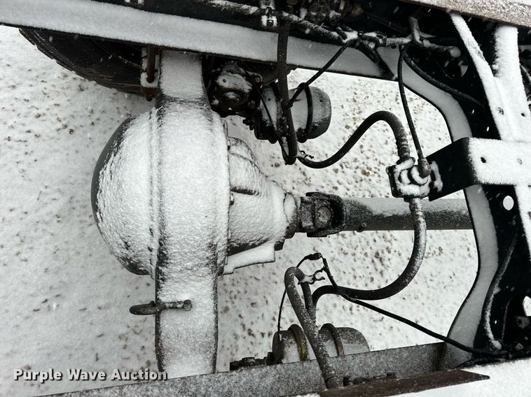 image for item EN5110 2005 International 4300 truck cab and chassis