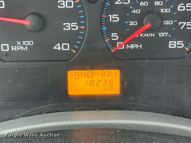 image for item EN5110 2005 International 4300 truck cab and chassis