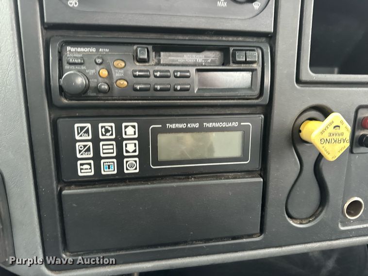 image for item EN5110 2005 International 4300 truck cab and chassis