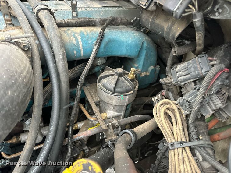 image for item EN5110 2005 International 4300 truck cab and chassis