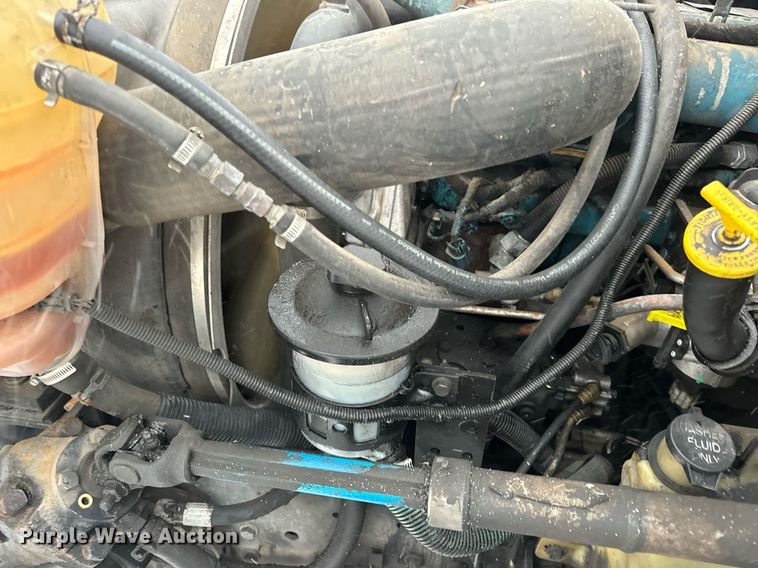 image for item EN5110 2005 International 4300 truck cab and chassis