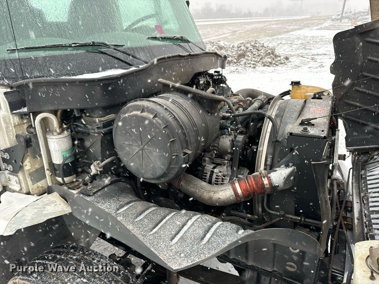 image for item EN5110 2005 International 4300 truck cab and chassis