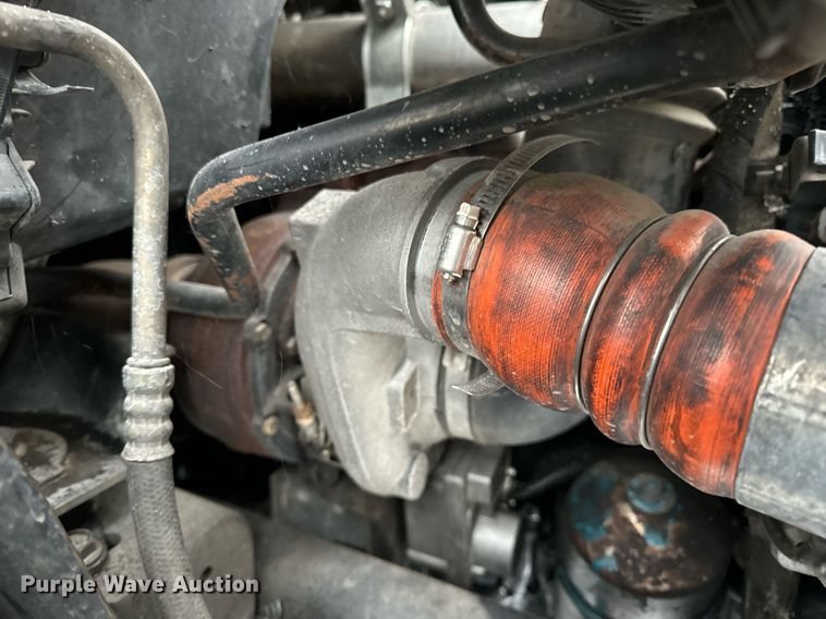 image for item EN5110 2005 International 4300 truck cab and chassis