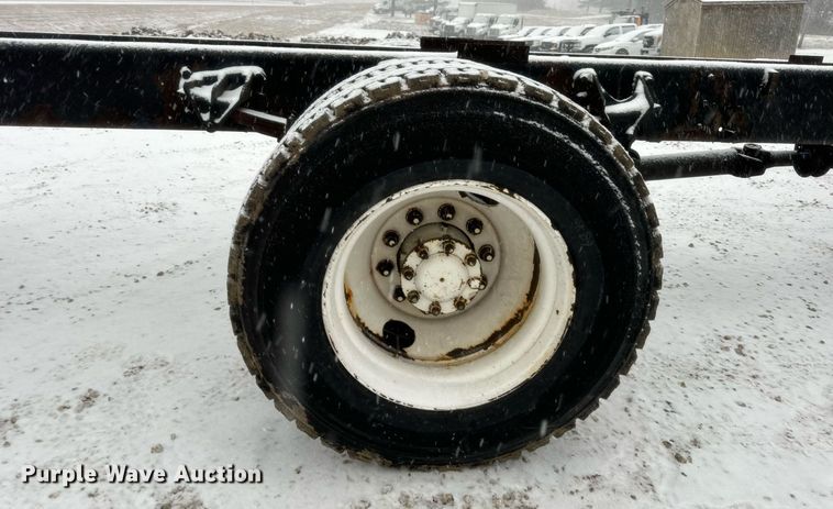 image for item EN5110 2005 International 4300 truck cab and chassis