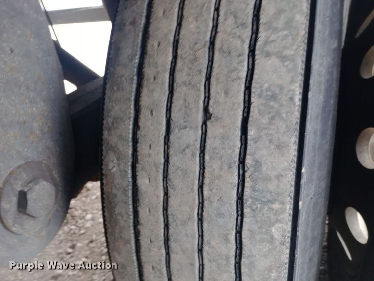 image for item EO0582 2012 Manac VAN53 dry van trailer