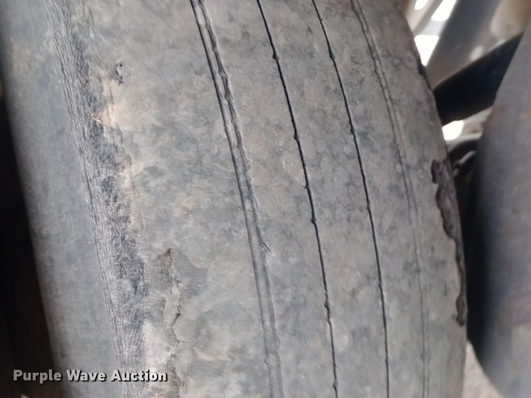 image for item EO0582 2012 Manac VAN53 dry van trailer