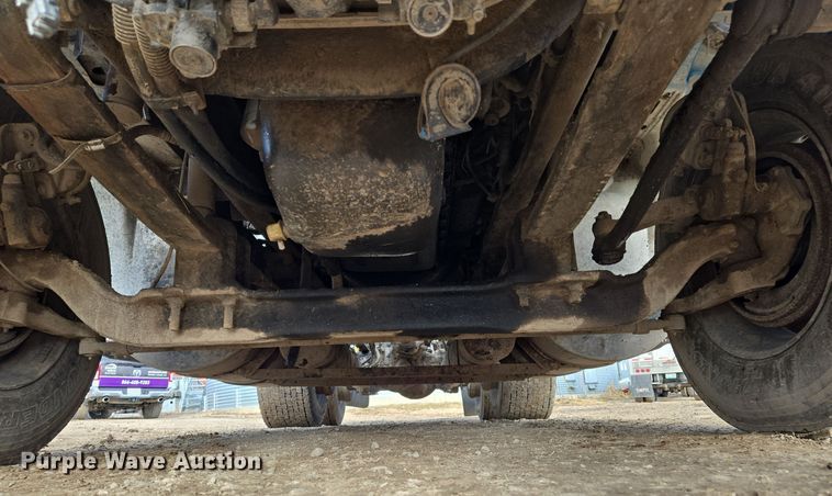 image for item EQ3946 2002 International  9200i  semi truck