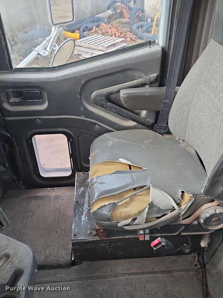 image for item EQ3946 2002 International  9200i  semi truck