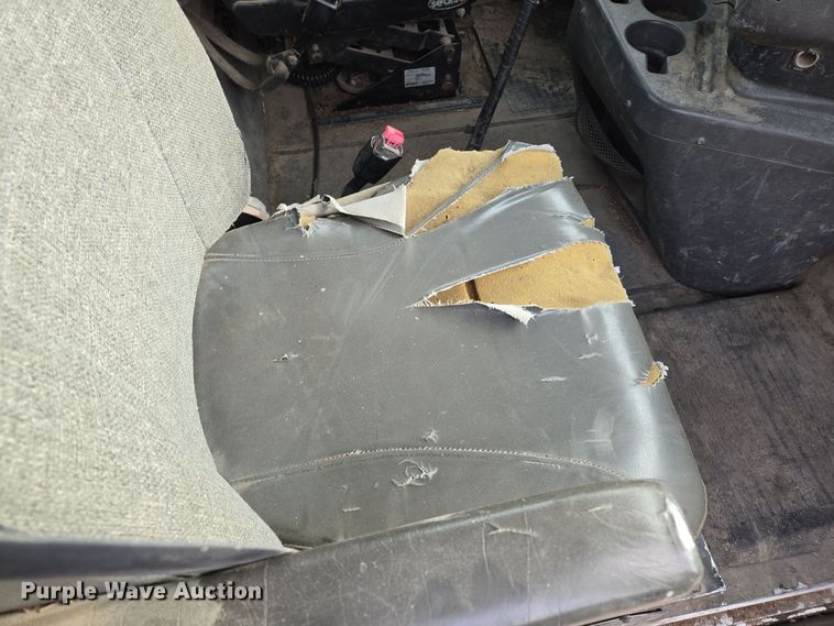 image for item EQ3946 2002 International  9200i  semi truck