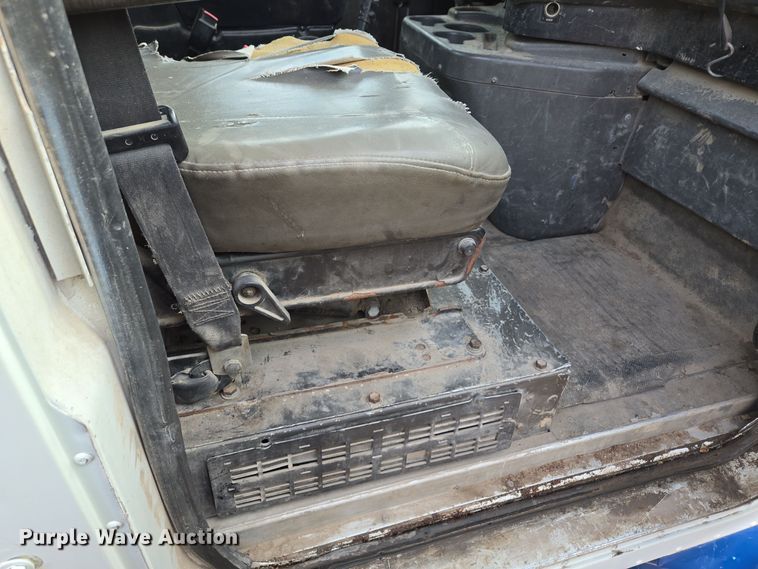 image for item EQ3946 2002 International  9200i  semi truck