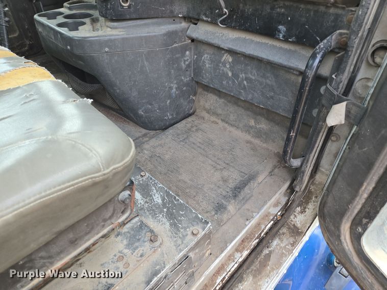 image for item EQ3946 2002 International  9200i  semi truck