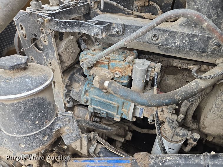 image for item EQ3946 2002 International  9200i  semi truck