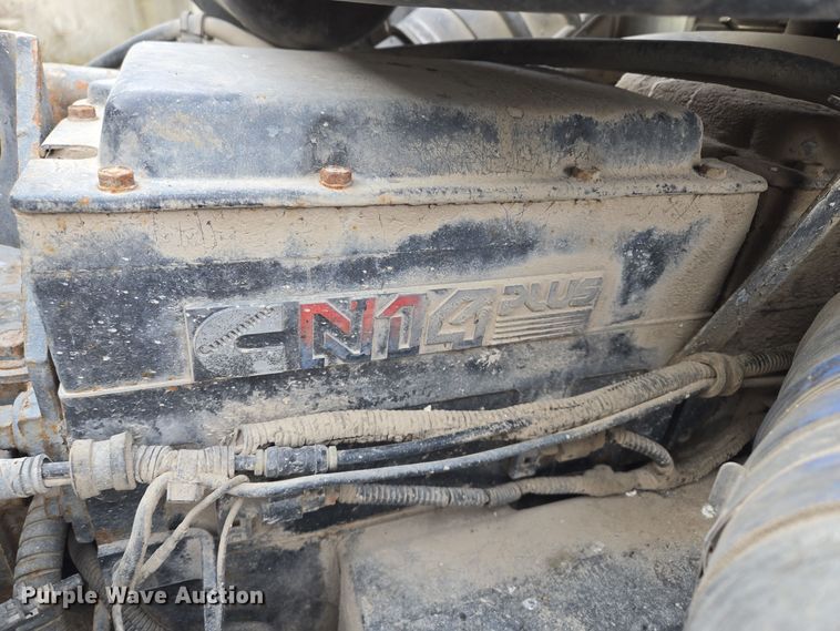 image for item EQ3946 2002 International  9200i  semi truck