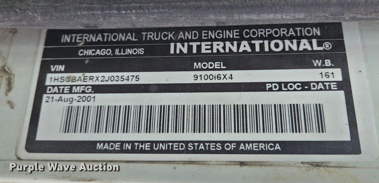 image for item EQ3946 2002 International  9200i  semi truck