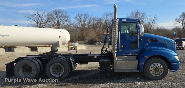 image for item EQ3949 2014 Kenworth T660 semi truck