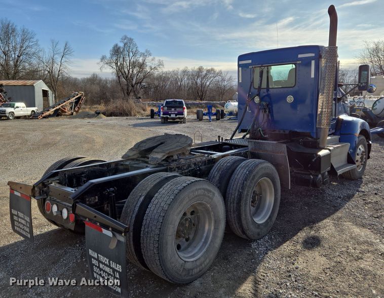 image for item EQ3949 2014 Kenworth T660 semi truck
