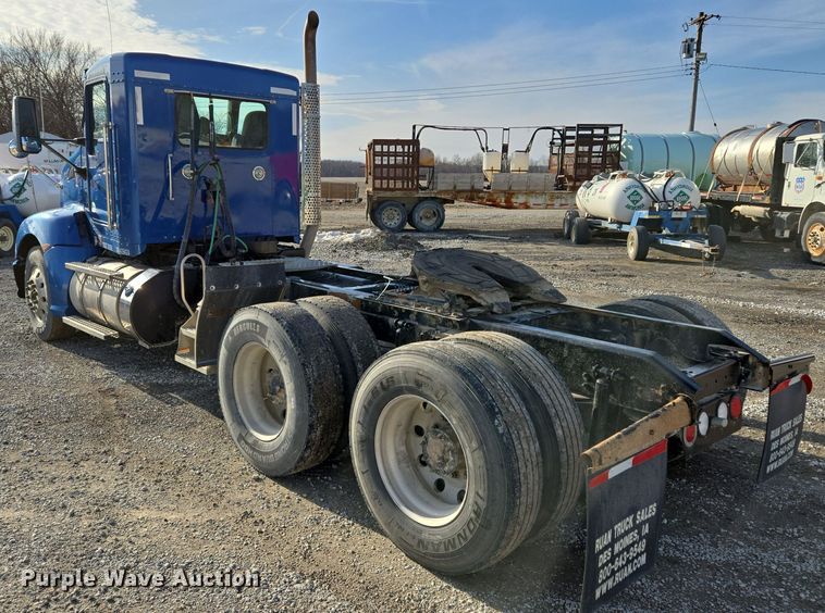 image for item EQ3949 2014 Kenworth T660 semi truck