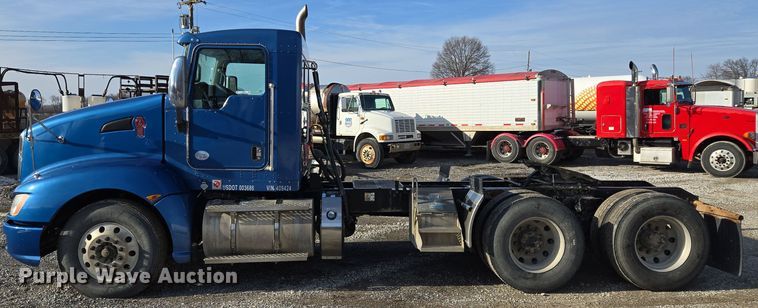 image for item EQ3949 2014 Kenworth T660 semi truck