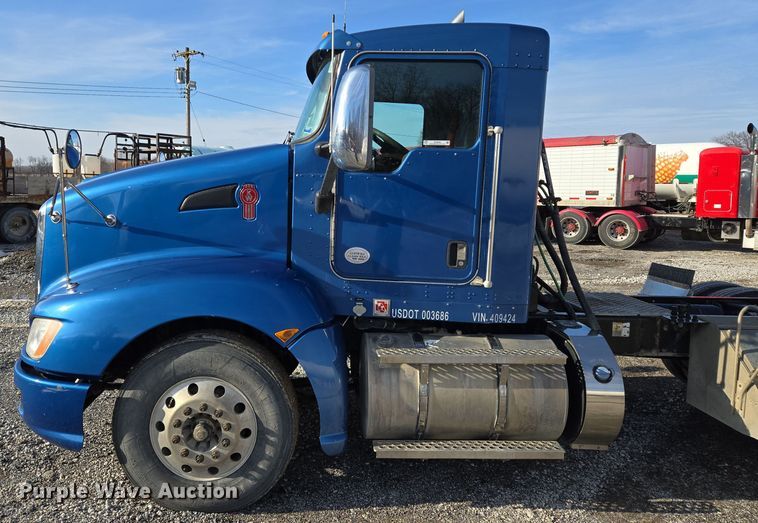 image for item EQ3949 2014 Kenworth T660 semi truck
