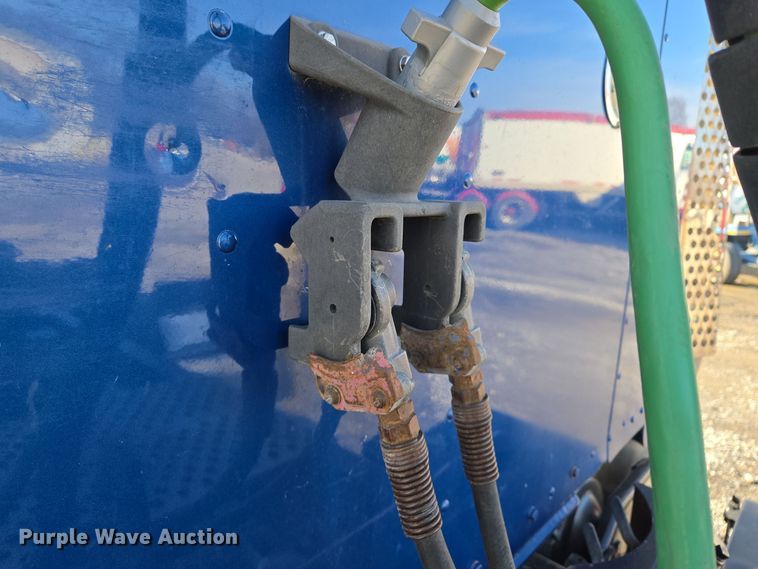 image for item EQ3949 2014 Kenworth T660 semi truck