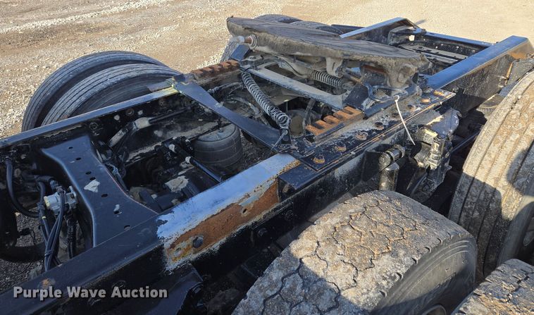 image for item EQ3949 2014 Kenworth T660 semi truck