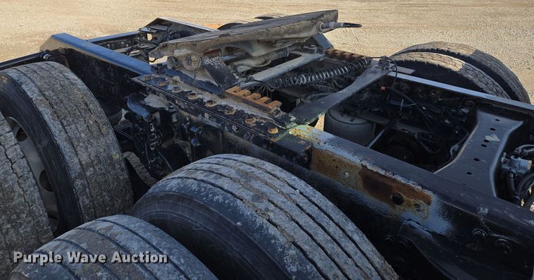 image for item EQ3949 2014 Kenworth T660 semi truck