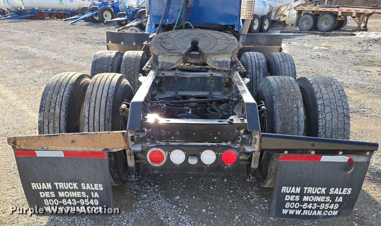 image for item EQ3949 2014 Kenworth T660 semi truck