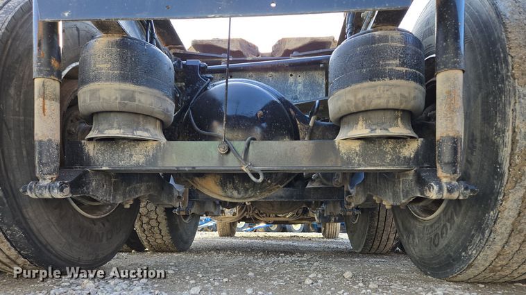 image for item EQ3949 2014 Kenworth T660 semi truck