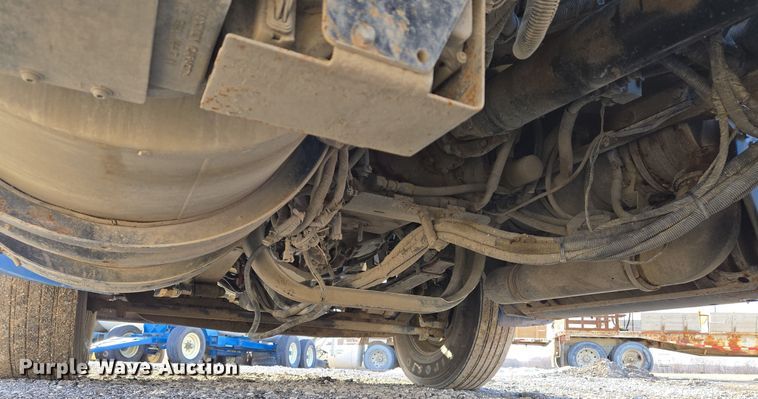 image for item EQ3949 2014 Kenworth T660 semi truck