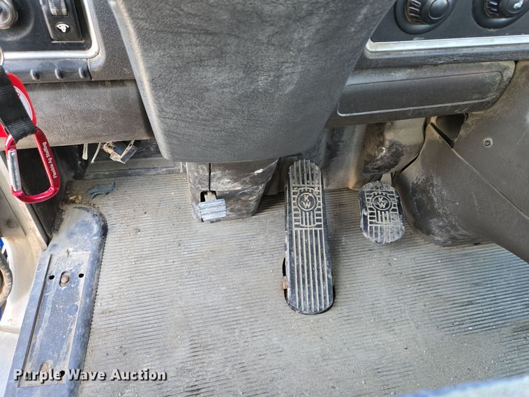 image for item EQ3949 2014 Kenworth T660 semi truck