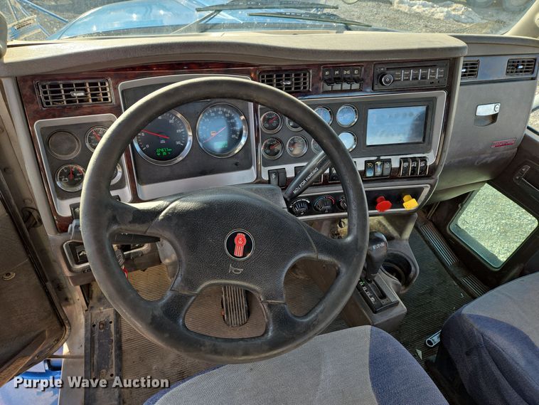 image for item EQ3949 2014 Kenworth T660 semi truck