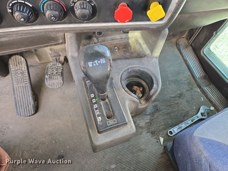 image for item EQ3949 2014 Kenworth T660 semi truck