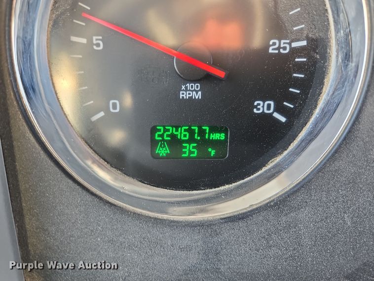 image for item EQ3949 2014 Kenworth T660 semi truck