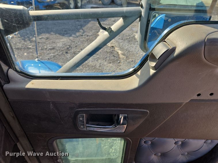 image for item EQ3949 2014 Kenworth T660 semi truck