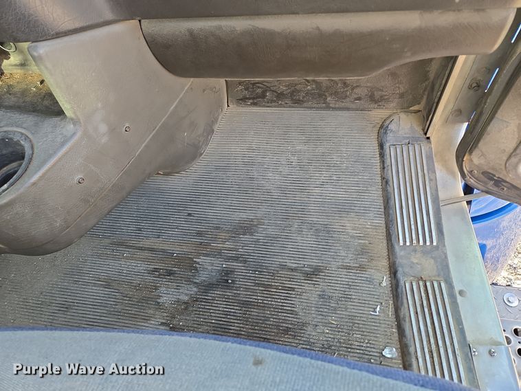 image for item EQ3949 2014 Kenworth T660 semi truck