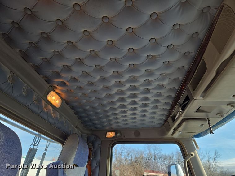 image for item EQ3949 2014 Kenworth T660 semi truck