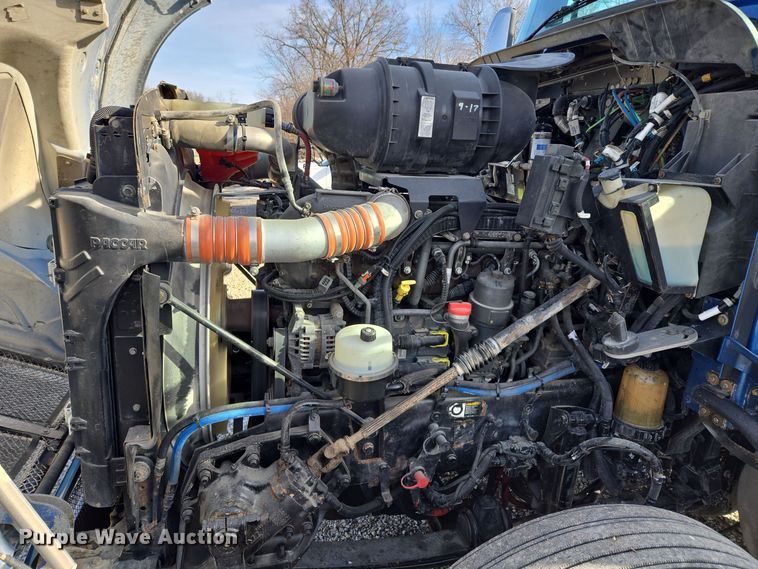 image for item EQ3949 2014 Kenworth T660 semi truck