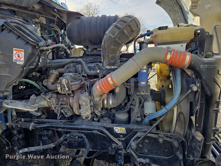 image for item EQ3949 2014 Kenworth T660 semi truck