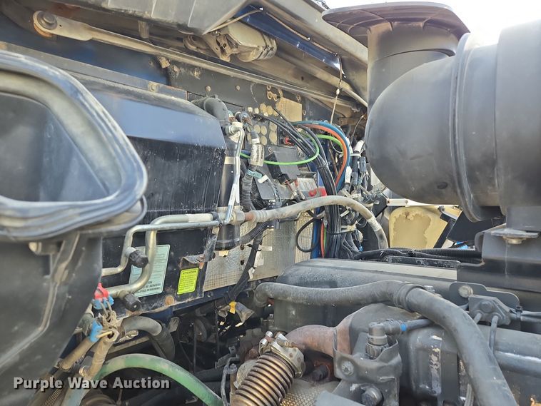 image for item EQ3949 2014 Kenworth T660 semi truck