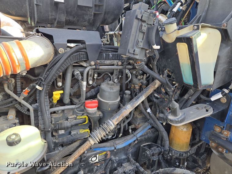 image for item EQ3949 2014 Kenworth T660 semi truck