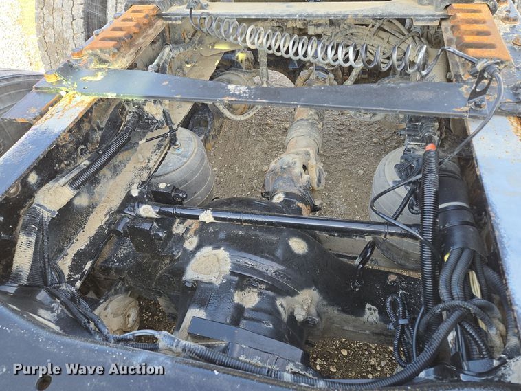 image for item EQ3949 2014 Kenworth T660 semi truck