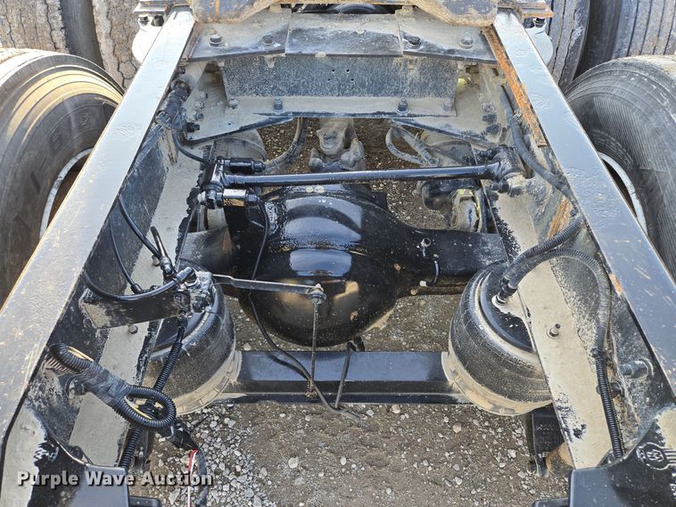 image for item EQ3949 2014 Kenworth T660 semi truck