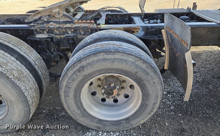 image for item EQ3949 2014 Kenworth T660 semi truck