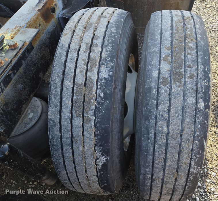 image for item EQ3949 2014 Kenworth T660 semi truck