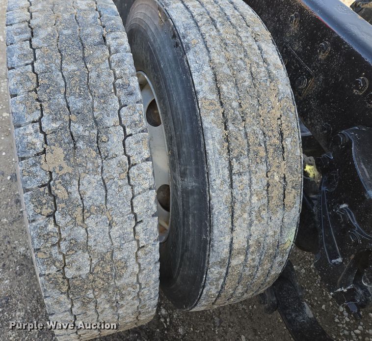 image for item EQ3949 2014 Kenworth T660 semi truck