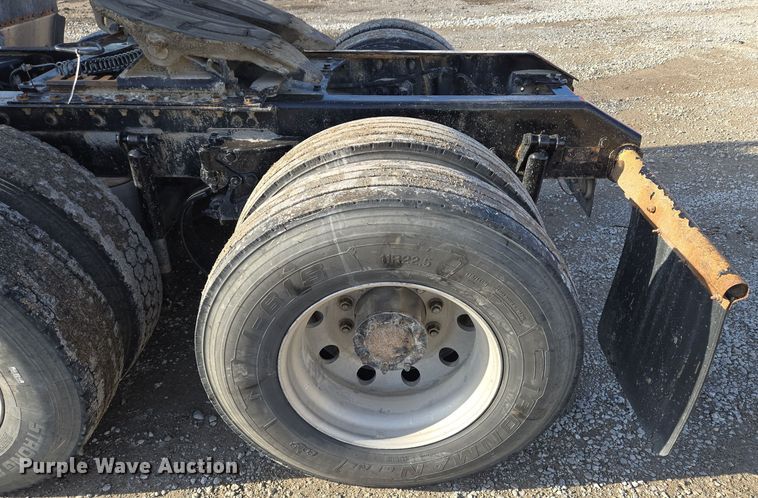 image for item EQ3949 2014 Kenworth T660 semi truck